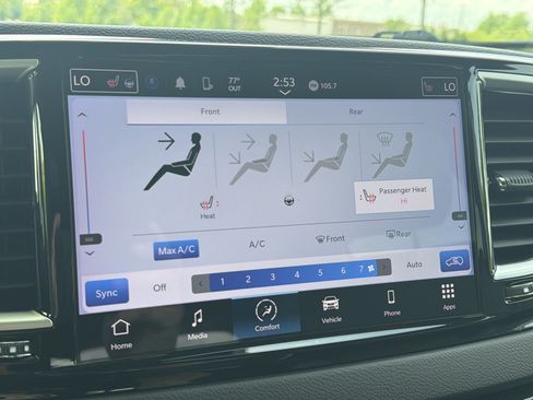 Used 2024 Chrysler Pacifica Touring-L FWD image 25