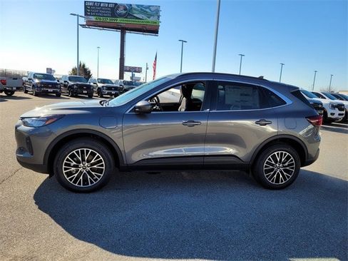 New 2025 Ford Escape SE image 28