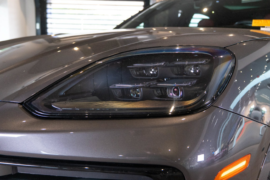 Certified 2025 Porsche Cayenne AWD/4WD image 13