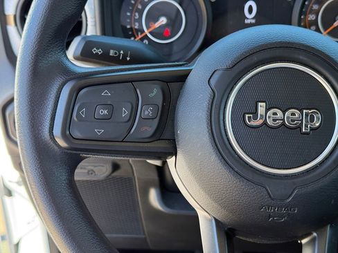 Used 2025 Jeep Gladiator Sport AWD/4WD image 17