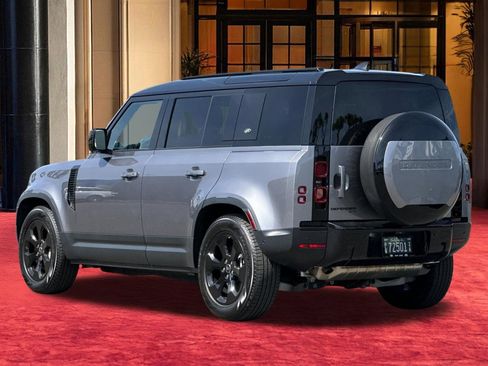 Used 2023 Land Rover Defender 110 SE image 4