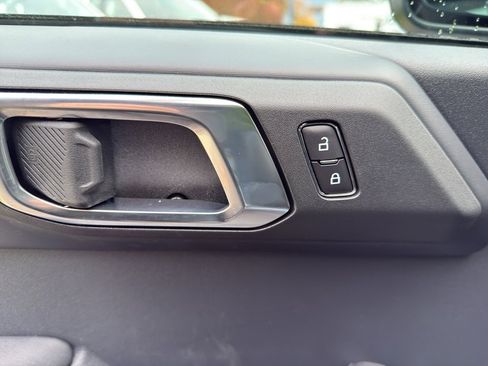 New 2025 Ford Bronco Outer Banks w/ Black Appearance Package image 12