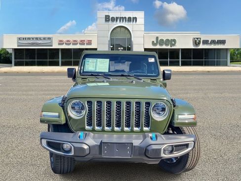 Used 2023 Jeep Wrangler Unlimited Sahara w/ Cold Weather Group image 5