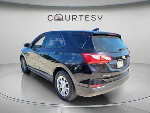 Used 2019 Chevrolet Equinox LS FWD image 2