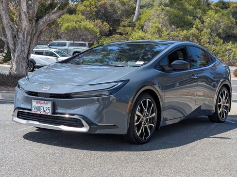 Used 2024 Toyota Prius Prime Premium w/ Advanced Technology Package FWD image 11
