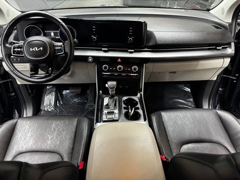 Used 2024 Kia Carnival LX FWD image 39