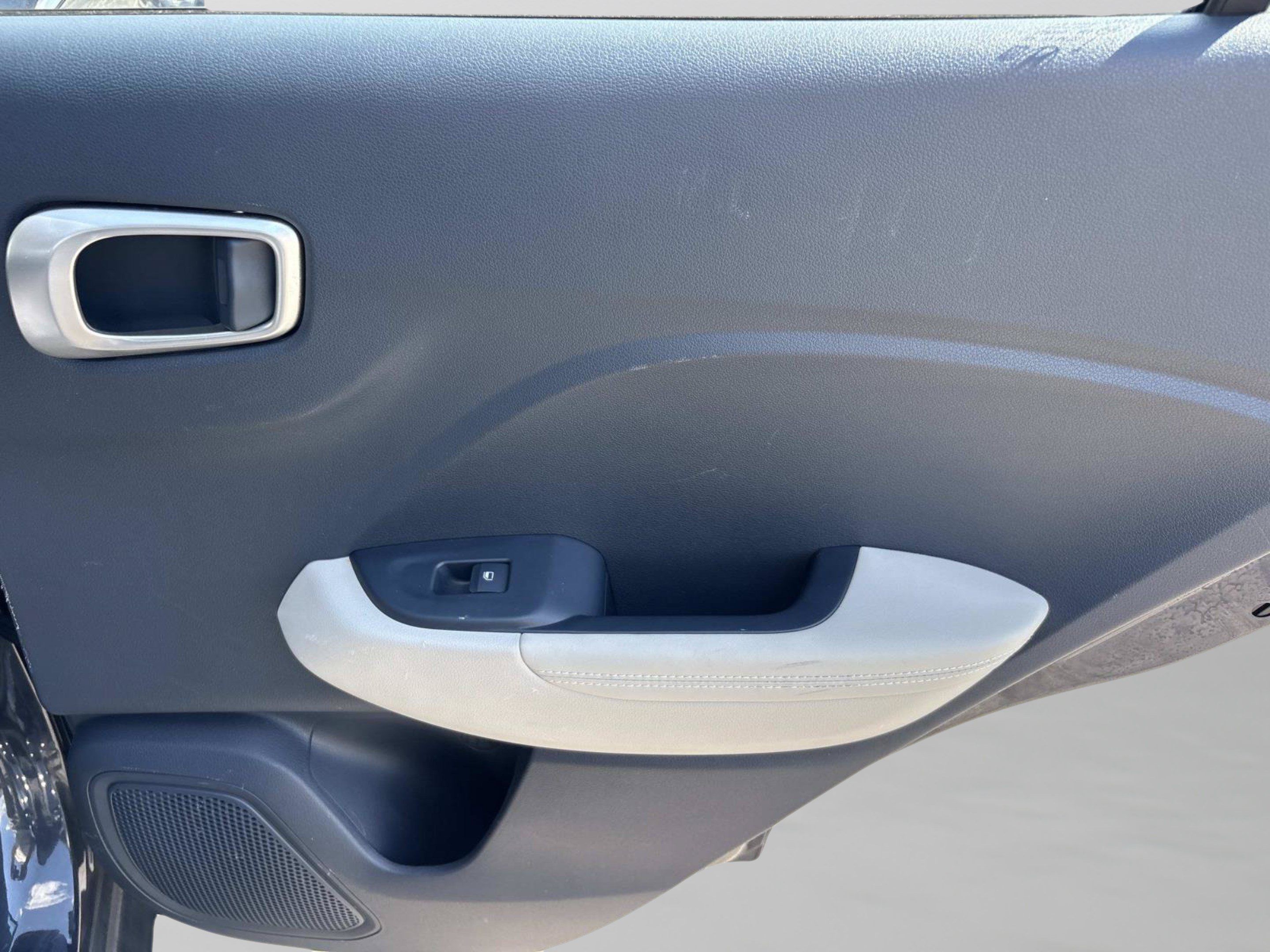 Used 2020 Hyundai Venue FWD image 16