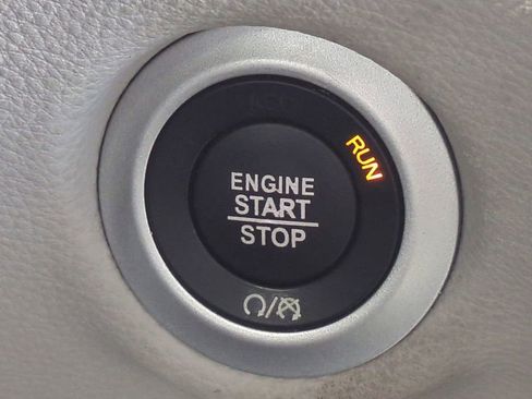 Used 2021 Chrysler Pacifica Touring-L image 28