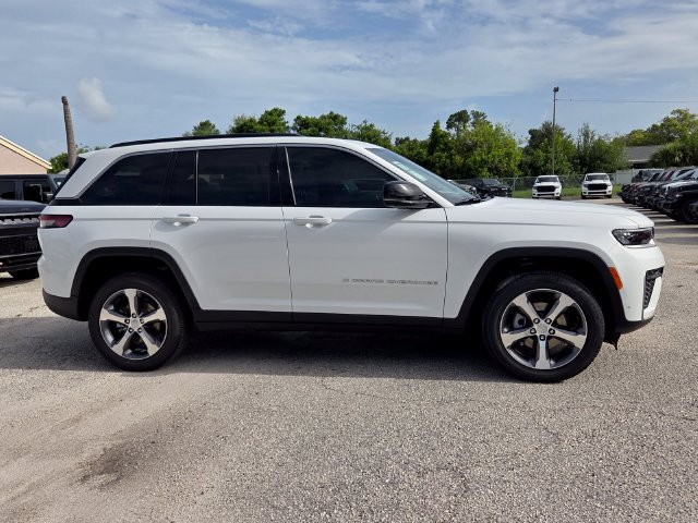 New 2026 Jeep Grand Cherokee Limited w/ Luxury Tech Group II AWD/4WD image 9