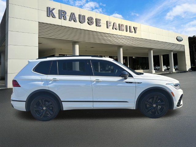Used 2023 Volkswagen Tiguan SE R-Line FWD image 9