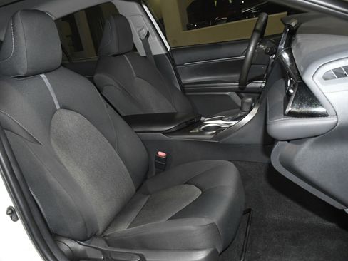 Used 2021 Toyota Camry LE image 8