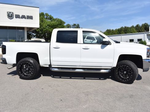 Used 2018 Chevrolet Silverado 1500 LT w/ All Star Edition image 10