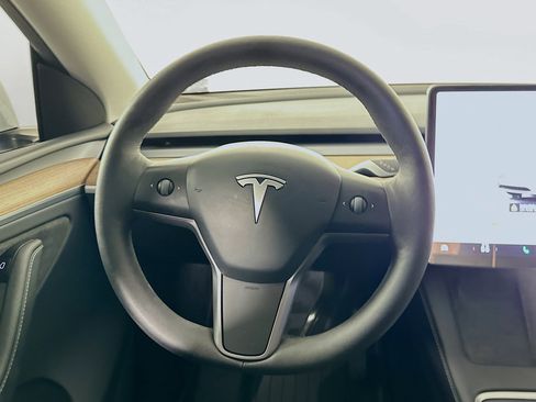 Used 2024 Tesla Model Y Long Range image 16