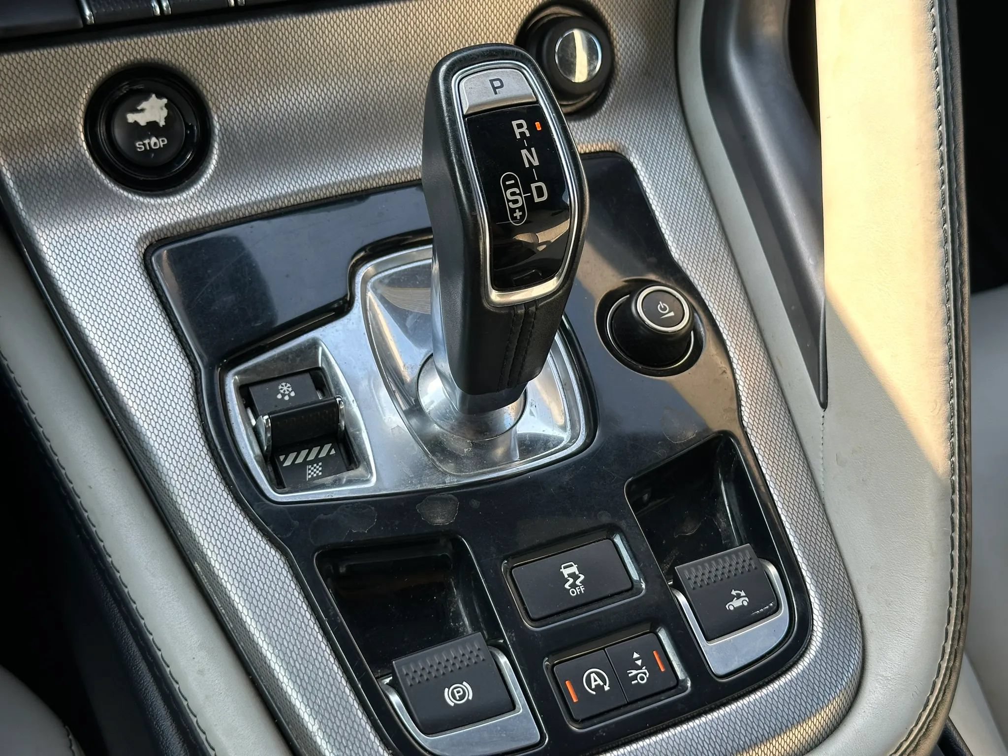 Used 2016 Jaguar F-TYPE Convertible RWD image 34