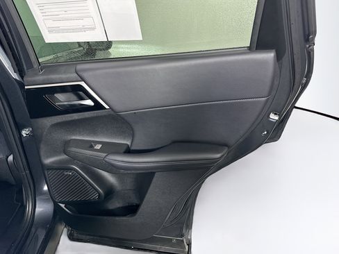 Used 2025 Mitsubishi Outlander SE image 31