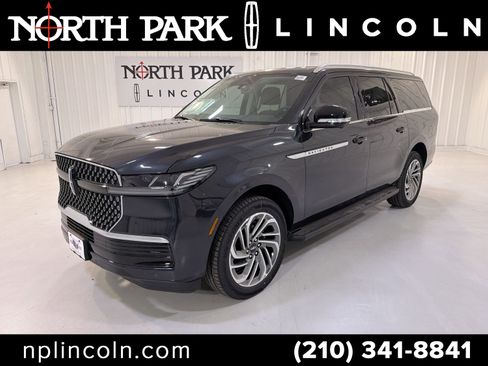 New 2026 Lincoln Navigator L Premier AWD/4WD image 1