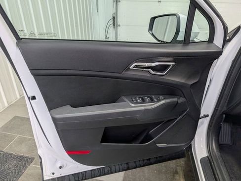 Used 2025 Kia Sportage LX image 11