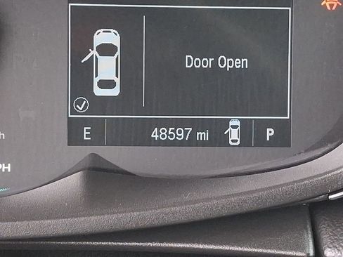 Used 2021 Chevrolet Trax LT w/ LT Convenience Package image 22