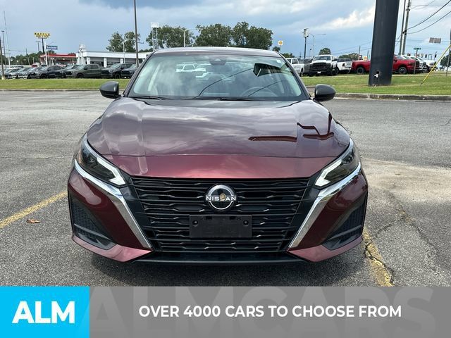 Used 2025 Nissan Altima 2.5 SV FWD image 2