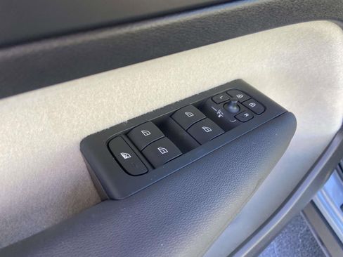 Certified 2023 Volvo XC40 B5 Plus w/ Protection Package Premier image 21