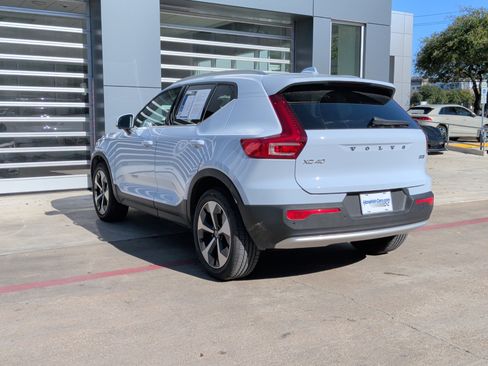 Used 2025 Volvo XC40 B5 Plus image 7