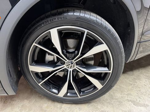 Used 2024 Volkswagen Tiguan SEL R-Line AWD/4WD image 28