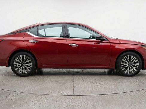Used 2025 Nissan Altima 2.5 SV image 9