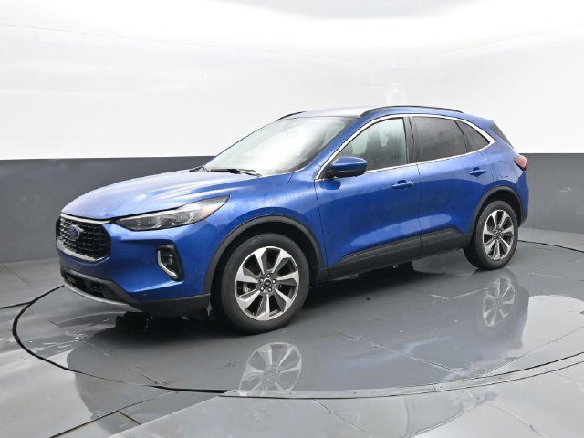 Used 2023 Ford Escape Platinum AWD/4WD image 2