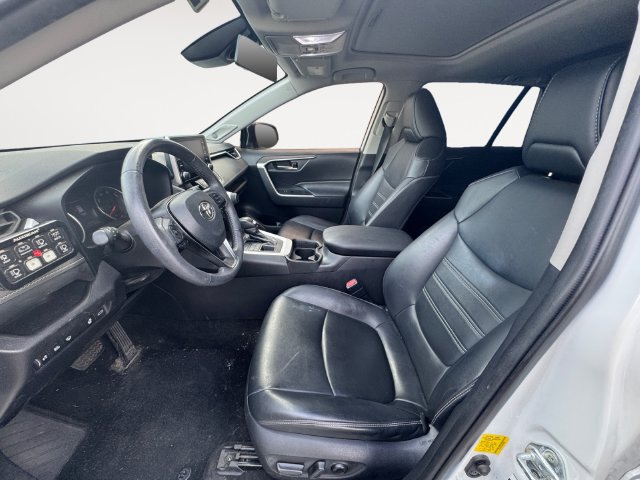 Used 2021 Toyota RAV4 XLE Premium AWD/4WD image 9