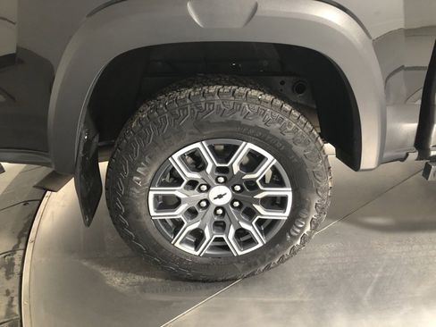 Used 2024 Chevrolet Colorado Z71 w/ Z71 Convenience Package 2 image 9
