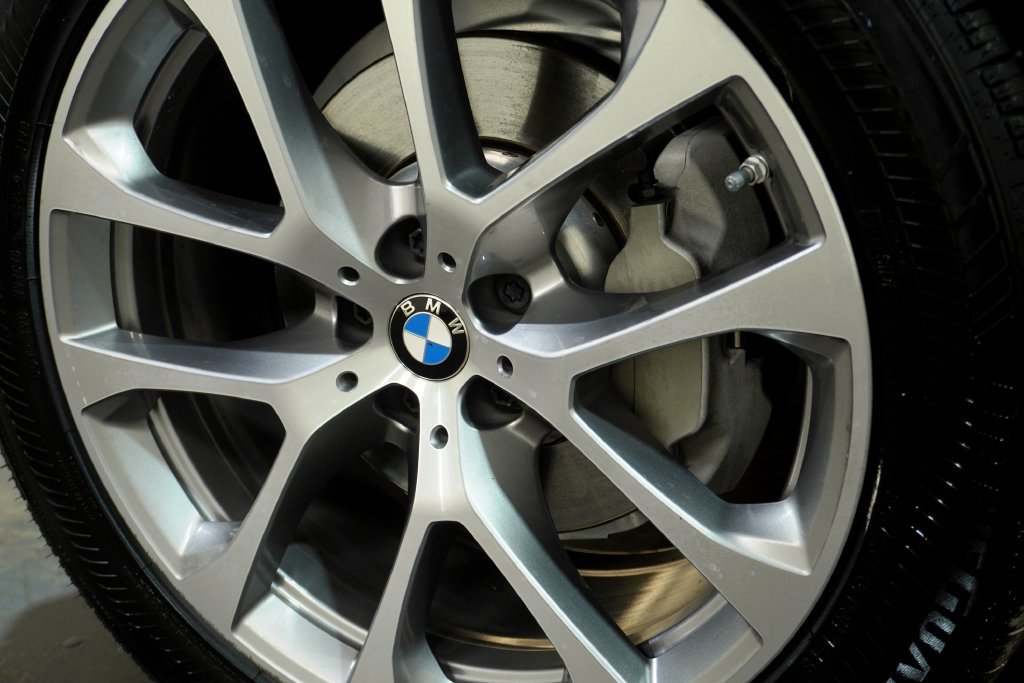 Used 2023 BMW X5 xDrive40i w/ Premium Package AWD/4WD image 11