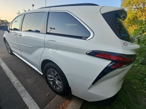 Used 2021 Toyota Sienna LE FWD image 6