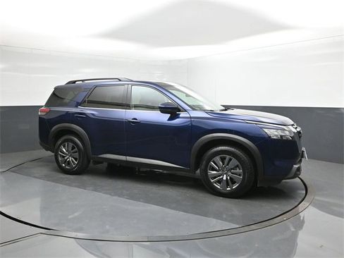 Used 2025 Nissan Pathfinder SV image 17