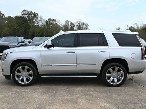 Used 2020 Cadillac Escalade Luxury image 2