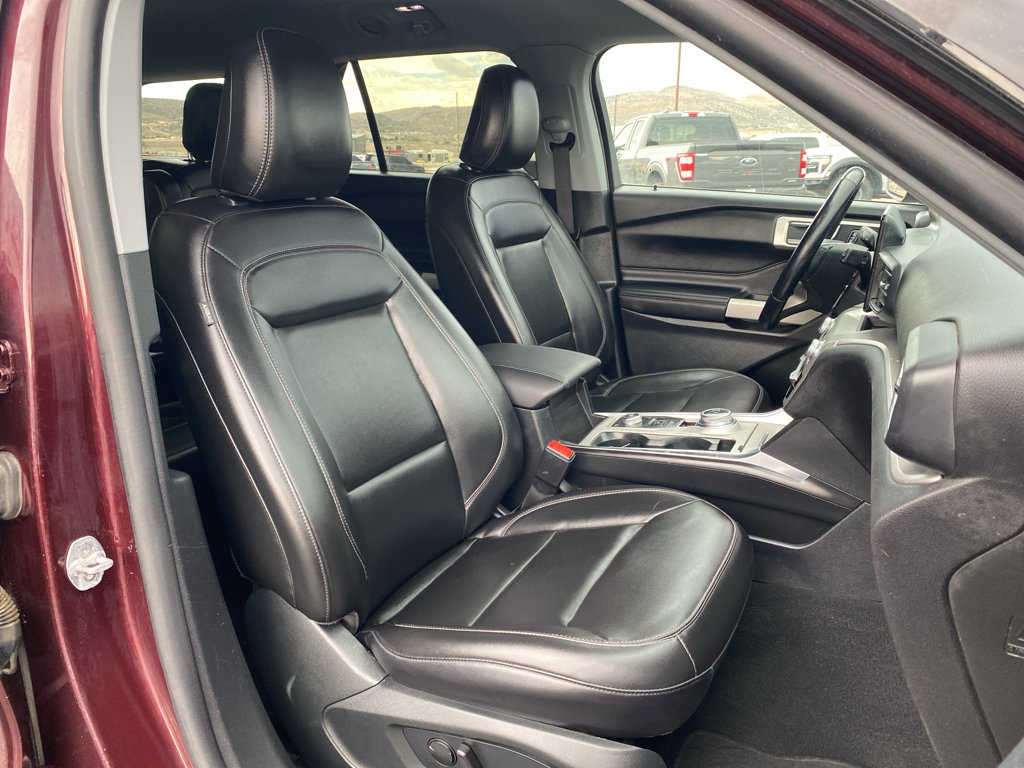 Certified 2022 Ford Explorer XLT w/ Equipment Group 202A AWD/4WD image 5