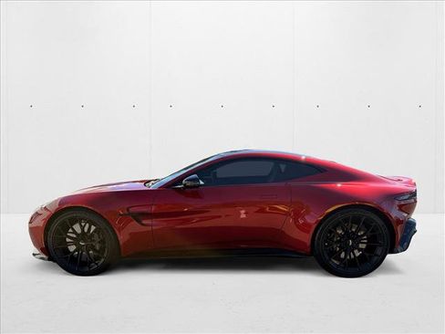 Used 2025 Aston Martin V8 Vantage Coupe image 3