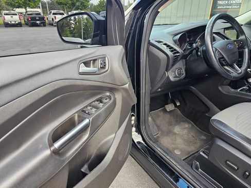 Used 2017 Ford Escape Titanium w/ Canadian Touring Package image 19