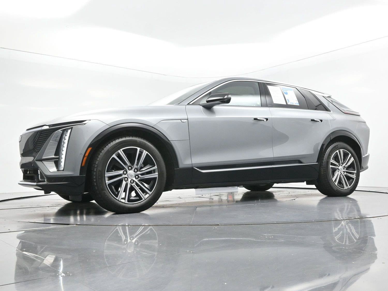 Used 2024 Cadillac Lyriq Luxury AWD/4WD image 43