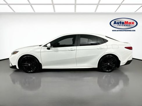 Used 2025 Toyota Camry SE w/ Convenience Package FWD image 8