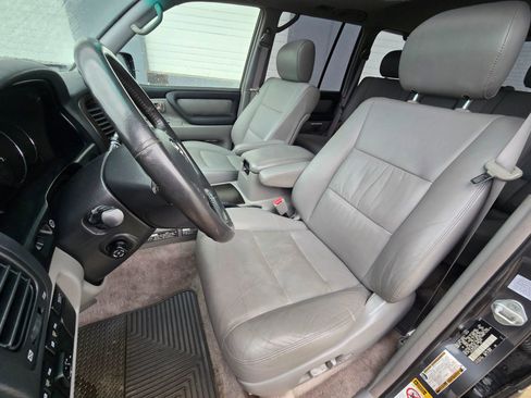 Used 2006 Toyota Land Cruiser Sport Utility 4D image 16