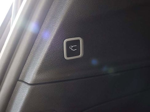 Used 2025 Chrysler Pacifica Select image 19