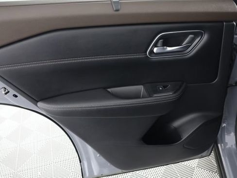 Used 2022 Nissan Rogue Platinum w/ Head-Up Display Package image 27