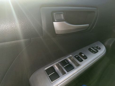 Used 2012 Toyota Camry SE image 16