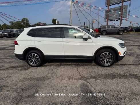 Used 2018 Volkswagen Tiguan SE w/ Panoramic Sunroof Package FWD image 5