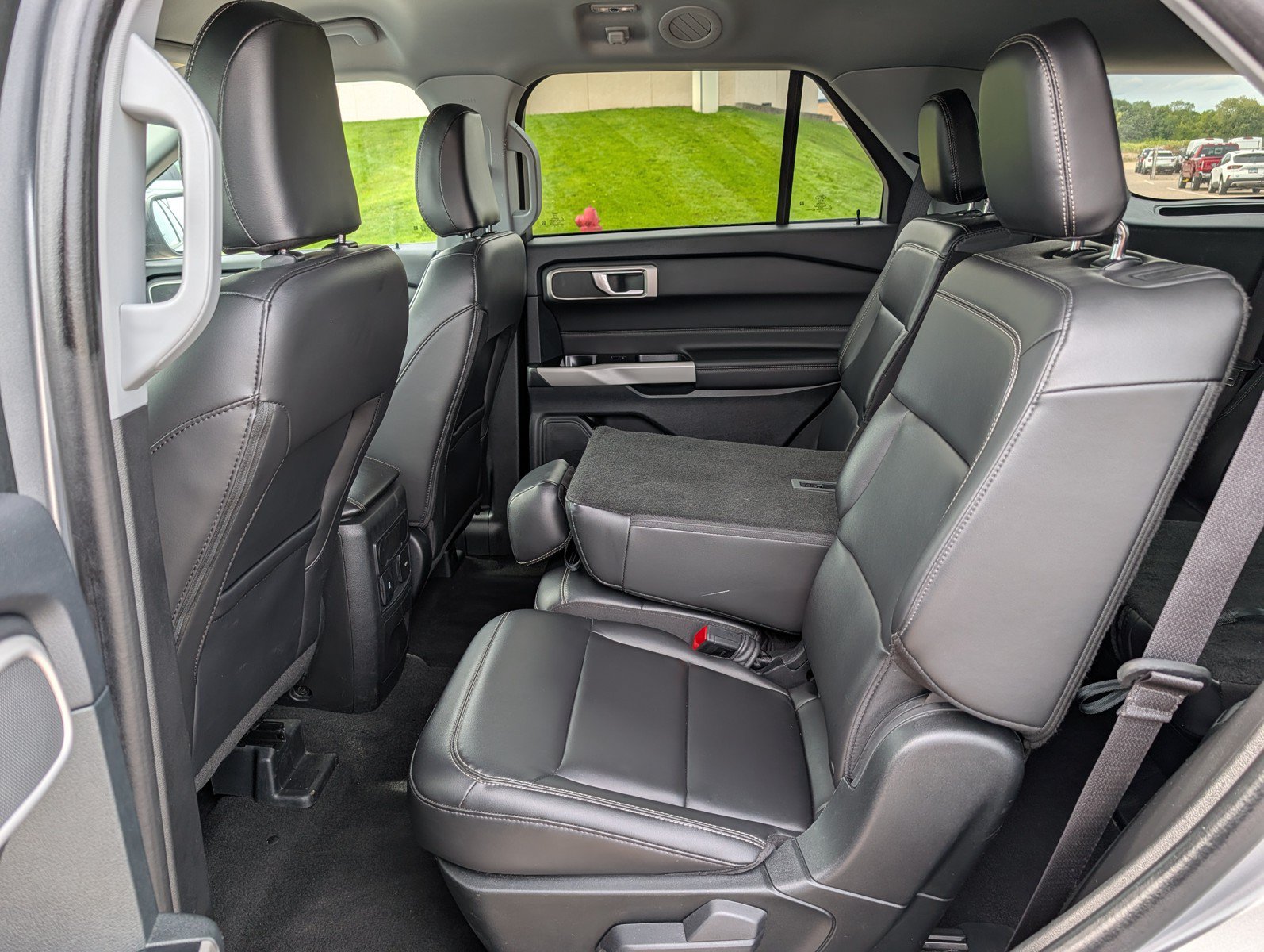 Used 2024 Ford Explorer XLT w/ Equipment Group 202A AWD/4WD image 16