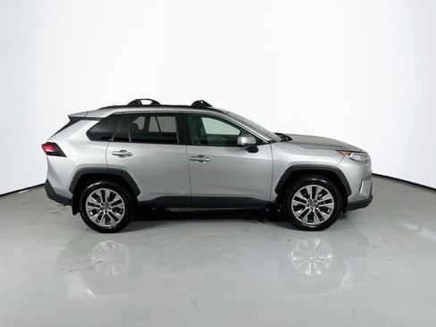 Used 2019 Toyota RAV4 XLE Premium FWD image 10