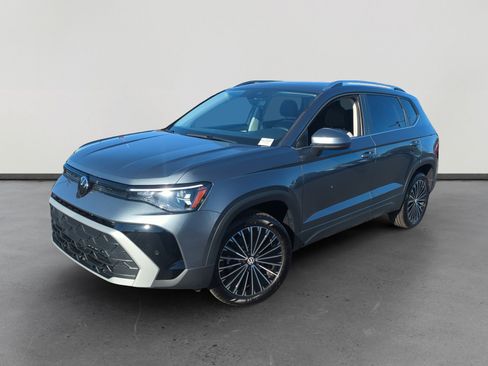 Certified 2025 Volkswagen Taos SE w/ Panoramic Sunroof Package image 1