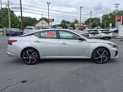 Certified 2024 Nissan Altima 2.5 SR w/ SR Premium Package image 9