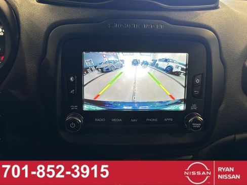 Used 2016 Jeep Renegade Trailhawk w/ Premium Trailhawk Package image 31