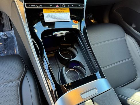 Certified 2025 Mercedes-Benz GLC 300 image 12